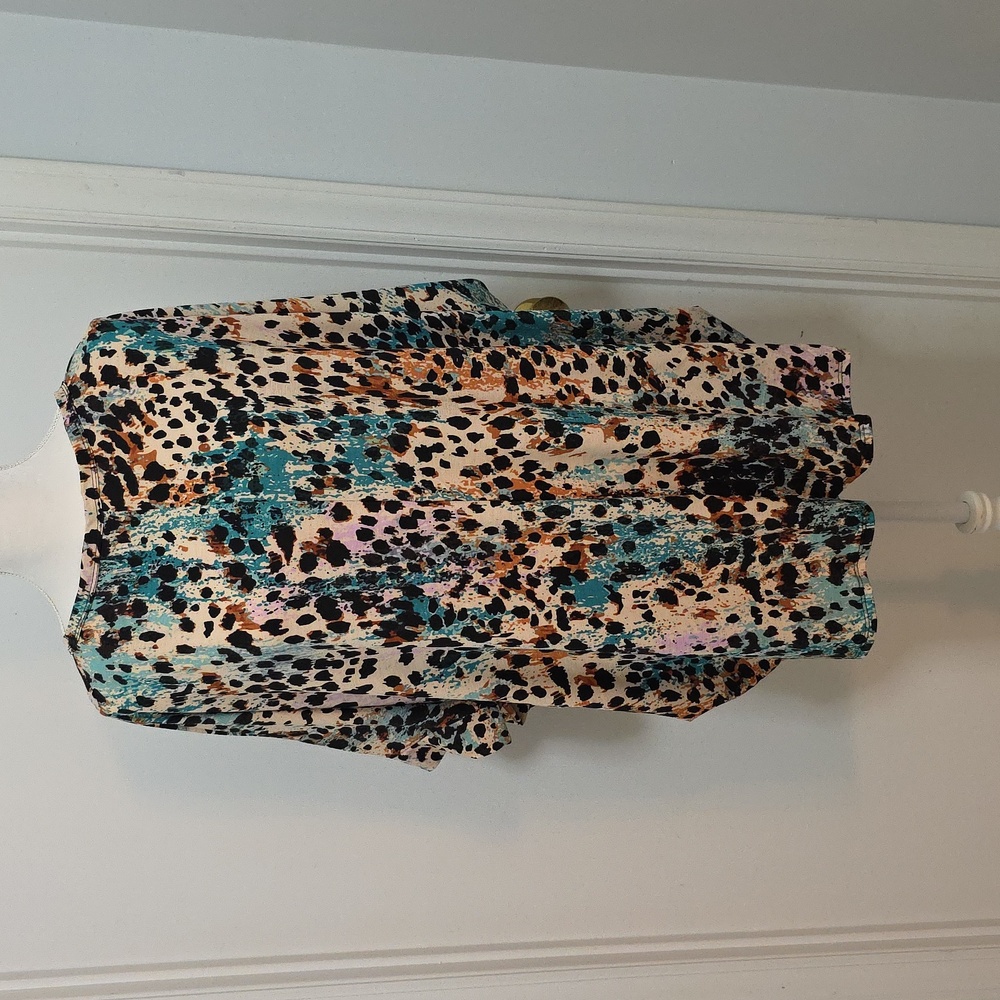 New Dear Scarlett Essential Teal Leopard Wrinkle Free Top